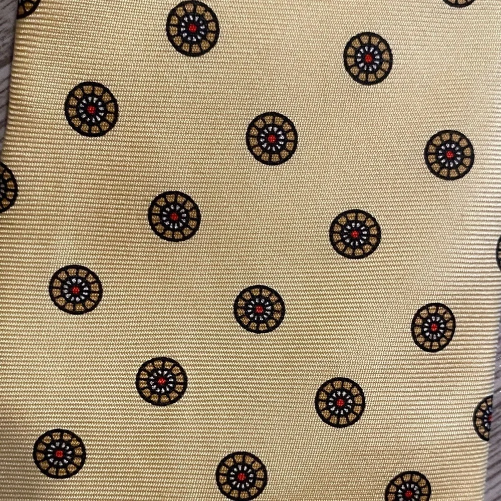 Vtg Yellow Silk Tie Medallion Pattern Made in USA Classic Mens Necktie